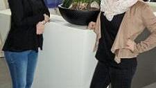 Die Bürokauffrauen Sabrina Braunersreuther (links) und Ellena Beck (rechts).