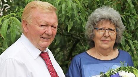 Das Jubelpaar Gundi und Richard Schmidt  Foto: Franz Galster