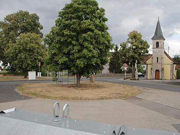 Auf diesem zentralen Platz in Nackendorf soll ein Gemeinschaftshaus gebaut werden.  Foto: Andreas Dorsch