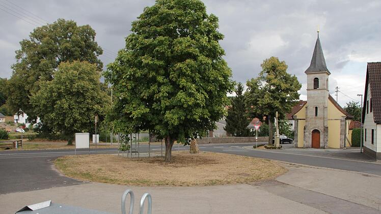 Auf diesem zentralen Platz in Nackendorf soll ein Gemeinschaftshaus gebaut werden.  Foto: Andreas Dorsch