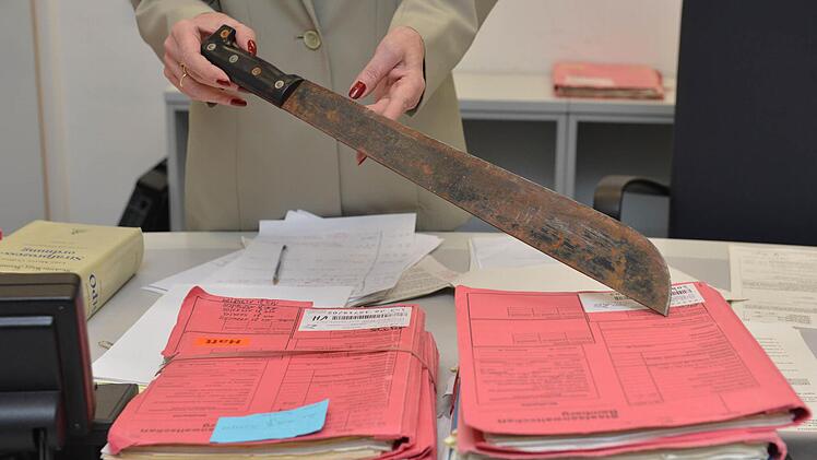 Auch mit dieser sicher gestellten Machete soll Peter F. seine damalige Lebensgefährtin verletzt und bedroht haben. Foto: Ronald Rinklef