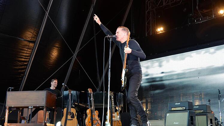 Bryan Adams bei seinem Konzert in Bad Kissingen Foto: Peter Rauch