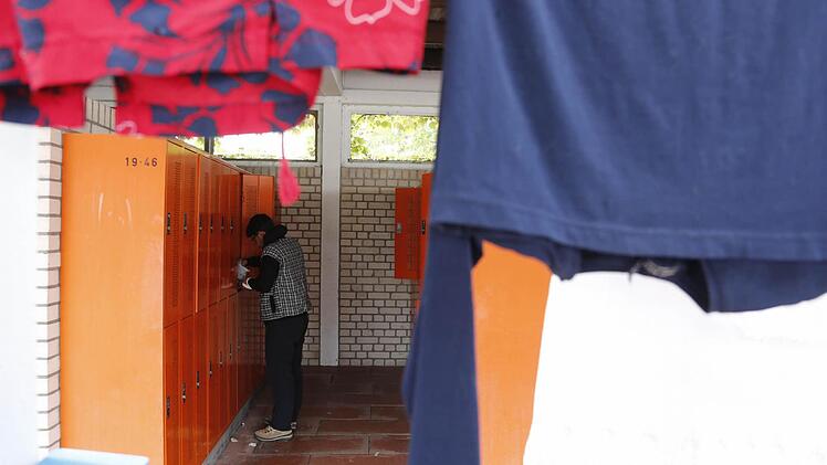 Asyl: Im Erlanger Freibad West wurde ein provisorisches Flüchtlingslager errichtet.