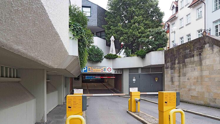 Von Montag, 9. August, bis voraussichtlich Freitag, 27. August, ist das Parkhaus Mauer in Coburg komplett gesperrt.