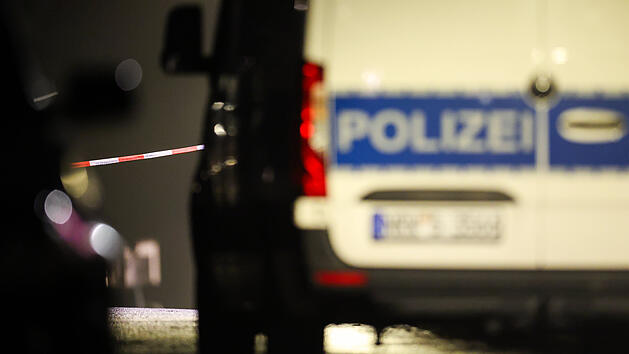 "Gruselige Trag&ouml;die": Drei Tote in Wohnhaus - Sohn konnte verletzt fliehen