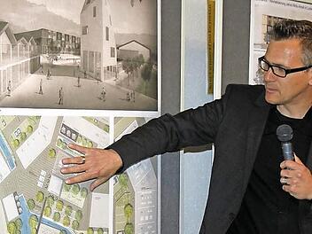 Landschaftsarchitekt Markus Schäf von Stautner und Schäfer stellt seine Planungen vor. Er gewann zusammen mit Renee Lorenz von der Architektur GmbH (Grub am Forst) den Ideenwettbewerb zur Revitalisierung der Jahns-Bräu-Brache. Foto: Veronika Schadeck