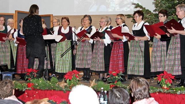Der Landfrauenchor unter der Leitung von Kirsten Snater umrahmte die Jubiläumsfeier. Foto: Günther Geiling