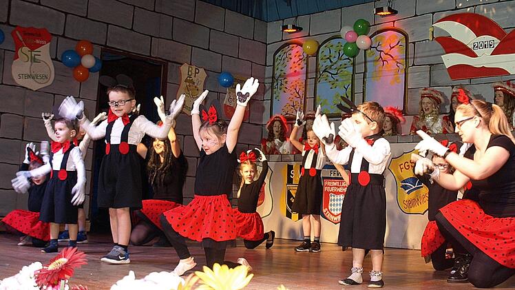 Die lustigen Mickey-Mäuse und Minnie-Mäuse  des Steinwiesener KindergartensS. Deuerling