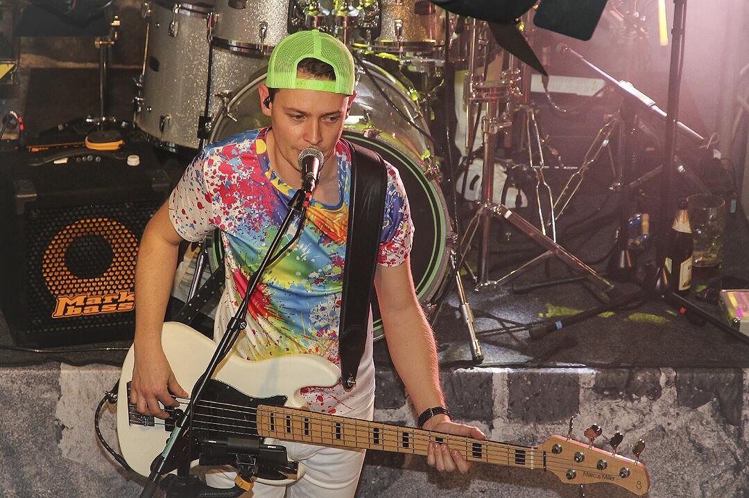 Die Partyband "Power" heizte ordentlich ein.