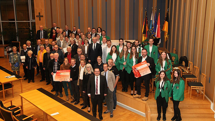 Landkreis Bamberg: Landrat ehrt besondere Verdienste der Ehrenamtlichen - "beeindruckt mich sehr"