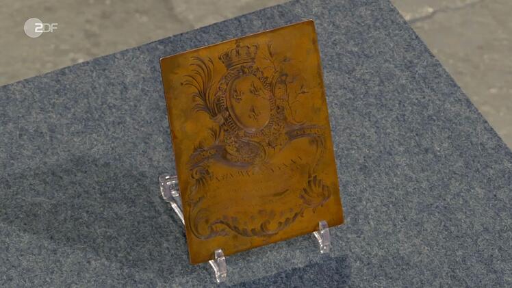 Eine Kupferdruckplatte als fr&uuml;he Gesch&auml;ftskarte eines bekannten Schmuck-H&auml;ndlers aus Paris datierte Bianca Berding von 1750 bis 1785. Gew&uuml;nscht wurden 100 Euro. Die Expertin taxierte aber 300 bis 500 Euro. Am Ende zahlte Jos van Katwijk 260 Euro.