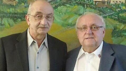 20 Jahre lang brachte Reinhard Winzig (links) aus Ebenhausen seine Fähigkeiten und sein Wissen im EDV-Wesen bei der Gemeinde ein. Bei der Verabschiedung in den Ruhestand würdigte Bürgermeister Siegfried Erhard seine Arbeit . Foto: Stefan Geiger