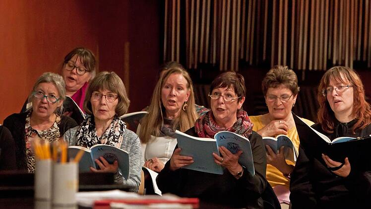 Der Coburger Bachchor probt Monteverdis "Marienvesper". Das Werk erklingt beim "Baustellenkonzert" am Sonntag, 22. November, in der Morizkirche.Foto: Jochen Berger