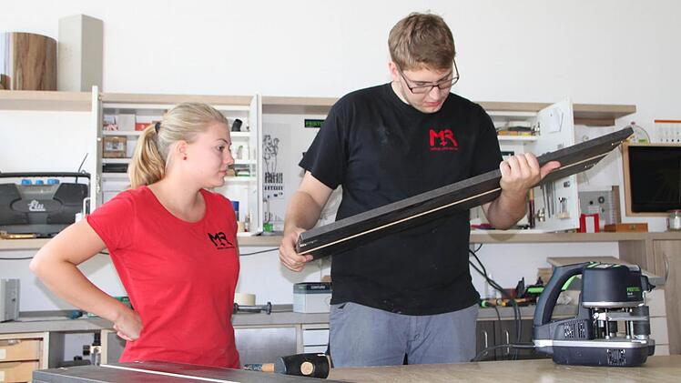 Ein prüfender Blick, ob alles stimmt... Foto: Ulrike Müller