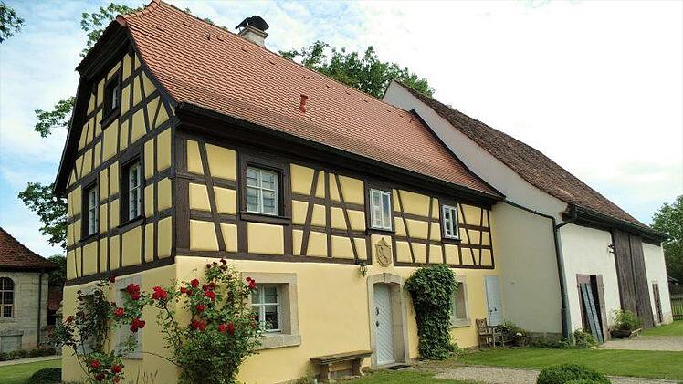 Das Hofhaus und die Scheune des Schlosses   sollen in eine Schankwirstachft und einen Lagerraum umgewandelt werden. Britta Schnake