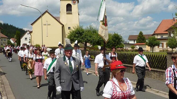 Zahlreiche Schützenvereine zeigten Flagge in Stockheim. Fotos: Gerd Fleischmann