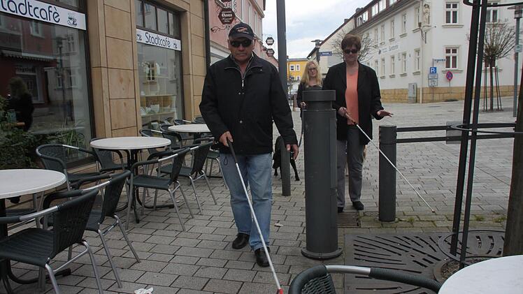 Auf der Bahnhofstra&szlig;e warten viele Hindernisse.
