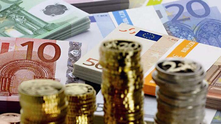 2016 drohen acht Gemeinden in Bayern restriktive Vorgaben des Landes bei der Haushaltsführung. Symbolbild: Jens Schierenbeck/dpa