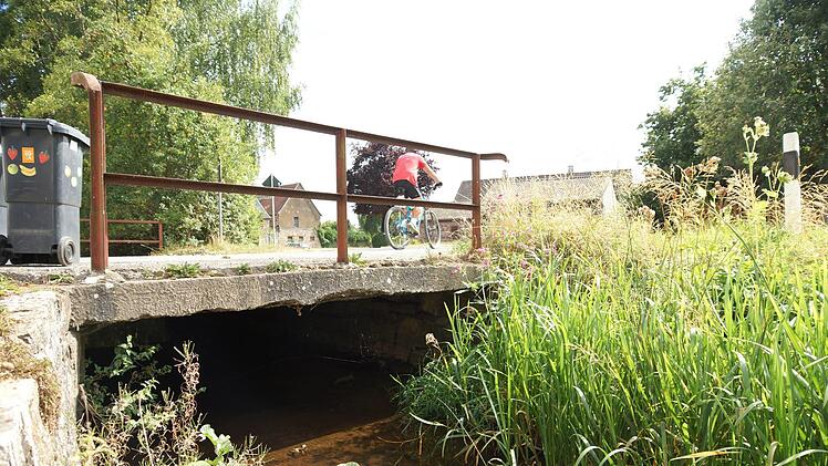 Die Brücke im Klingenbachweg in DiebachFoto: Arkadius Guzy