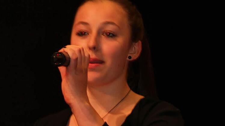 Paula Kammerer überzeugte mit atemberaubenden Gesang zu Big-Band-Klängen. Foto: Sonja Adam