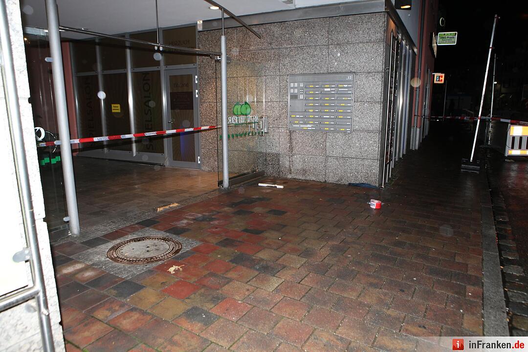 Versuchtes Tötungsdelikt in Ansbach – Opfer verletzt im Krankenhaus - Täter auf der Flucht