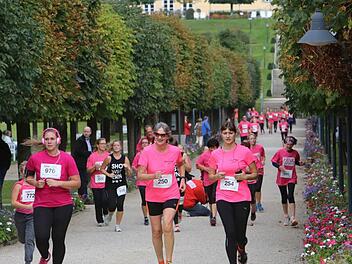 Immer am 3. Oktober veranstaltet die Stadt Bad Brückenau den Pinklauf zugunsten der Brustkrebsvorsorge. Foto: Archiv/Barbara Herbst