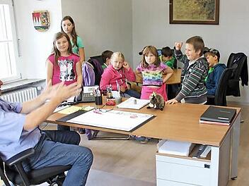 Die Kinder kamen aus Ebern - meist aus Stadtteilen, Salmsdorf, Baunach, Buch, Untermerzbach und Ebelsbach, um den amtierenderen Bürgermeister auf den Zahn zu fühlen.Ralf Kestel