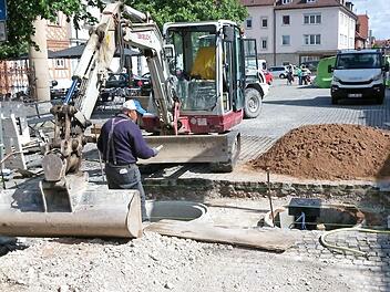 An den Zufahrten zum Marktplatz werden elektrisch versenkbare Poller eingebaut.  Foto: Andreas Dorsch