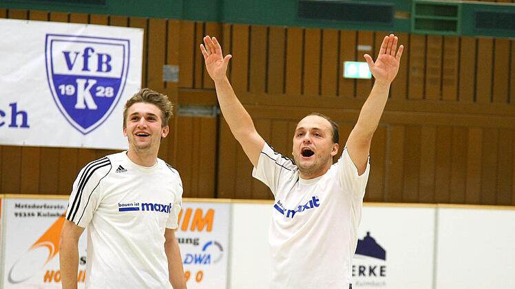 Matthias Pistor (links) und Jochen Hollfelder freuen sich nach dem 4:1-Finalsieg gegen den ATS Kulmbach. Foto: Monika Limmer