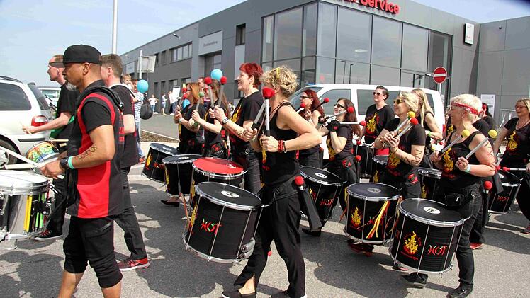 Die ansässigen Betriebe hatten sich viel einfallen lassen, um sich beim Tag der offenen Tür vorzustellen. Foto: Richard Sänger