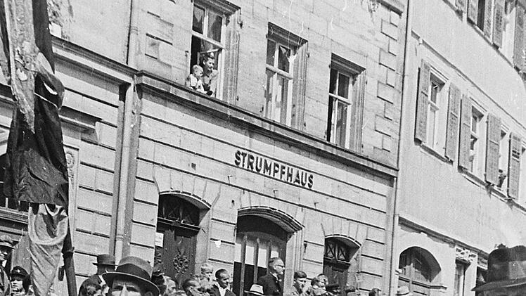 Auszug der Schützen (1951). Foto: Stadtarchiv Kronach