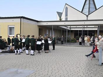 Ein Ständchen zum Geburtstag brachte die Trachtenkapelle des Oerlenbacher Musikvereines.  Foto: Peter Klopf