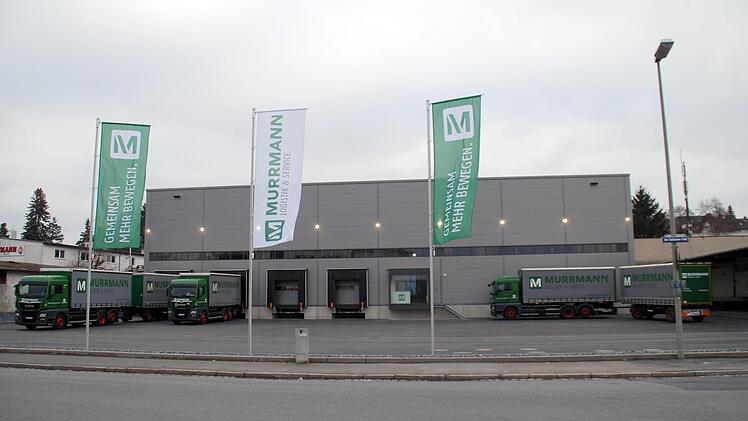 Das Kulmbacher Logistikunternehmen Murrmann hat am Goldenen Feld eine neue Logistikhalle errichtet. Murrmann setzt bei dem Neubau auf hohe Energieeffizienz und moderne Lagertechnik.   Foto: Jürgen Scheibe