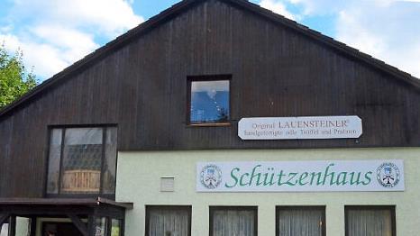 Das Schießzentrum an der Wasserscheide mit moderner Schießanlage und Festplatz ist der ganze Stolz des SV Rennsteig.  Foto: K.- H. Hofmann