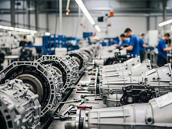 Produktion von Automatik- und Schaltgetrieben bei einem Autozulieferer.