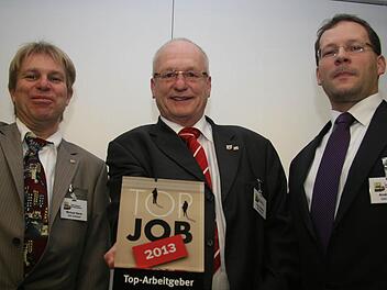 Michael Sterzl, Hans Rebhan und André Stamm (von links) freuen sich über den Preis.