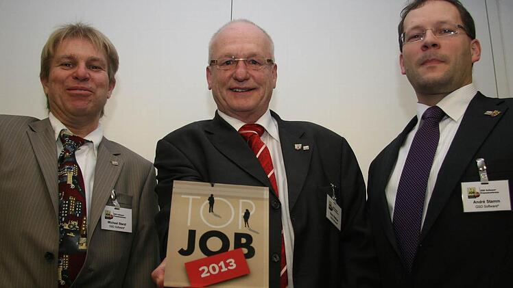 Michael Sterzl, Hans Rebhan und André Stamm (von links) freuen sich über den Preis.