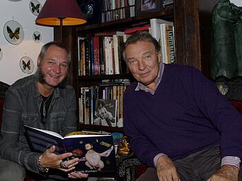 Der Schlagersänger Karel Gott (r.) zählt zu den Freunden und Schülern von Frank Kortan.  Foto: