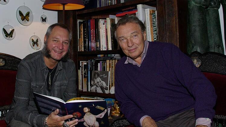 Der Schlagersänger Karel Gott (r.) zählt zu den Freunden und Schülern von Frank Kortan.  Foto: