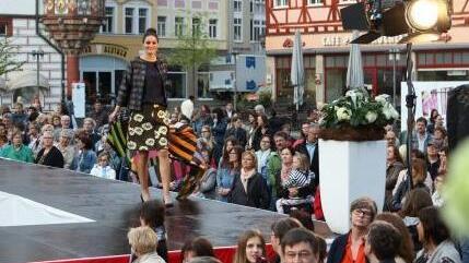 Rund ums Prinz Albert-Denkmal: Eine tolle Modenschau wurde in einem ganz besonderen Ambiente gezeigt