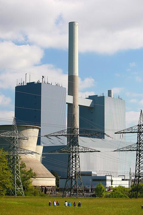 Das Kraftwerk Franken 1 mit immerhin 150 Metern.