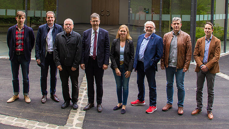 Versbach: Aussegnungshalle wurde ausgebaut - "richtig gut gelungen"