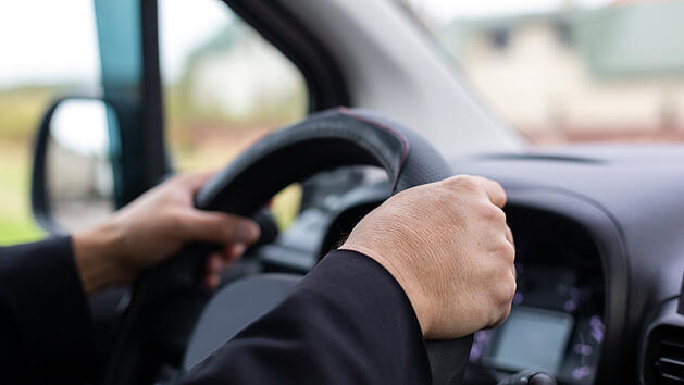 Kreis Ansbach: Heftiger Crash auf Kreuzung - 33-J&auml;hrige im Pech