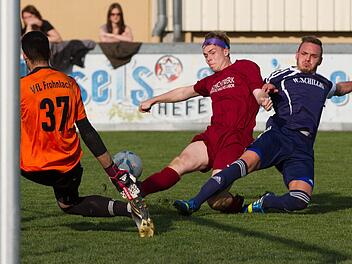Gegen Frohnlach II ging er noch leer aus, doch mit seinen beiden Treffern in Memmelsdorf sorgte Florian Fischbach (Mitte) dafür, dass der TSV Ludwigsstadt im Abstiegskampf weiter hoffen darf. Foto: Heinrich Weiß