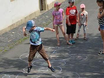 Jede Menge Spaß hatten die Teilnehmer des Ferienprogramms "Alte Spiele neu entdeckt", das KulTourisMus organisiert hatte. Foto: Björn Hein