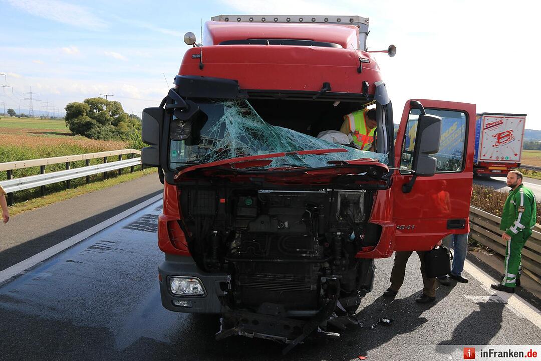 Lkw donnert in WarnleitanhŠnger von Wanderbaustelle - Autofahrer wenden eigenstŠndig und werden zu Geisterfahrern