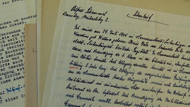 Alfred Schemmel hat in seinem handschriftlichen Lebenslauf lückenhafte und falsche Angaben gemacht.