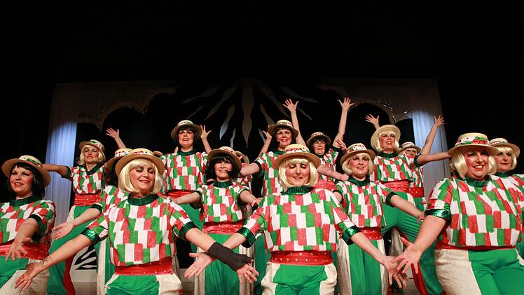 Das Weiberballett. Foto: Jürgen Gärtner