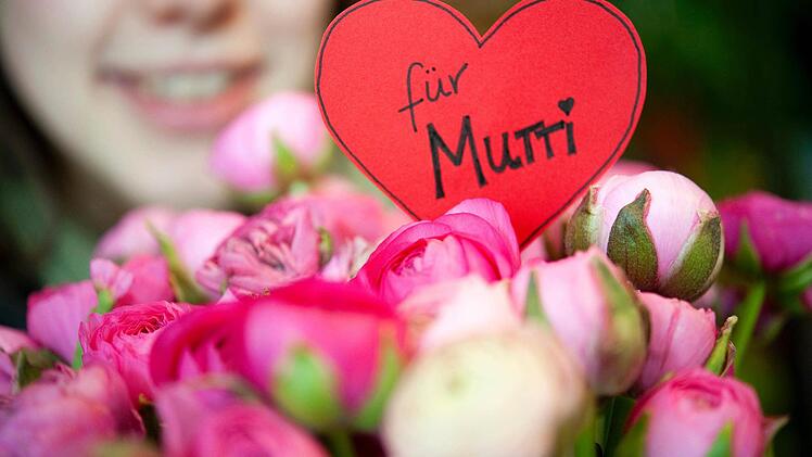 Am 10. Mai ist Muttertag. Blumen sind nach wie vor das beliebteste Geschenk zu diesem Anlass. Foto: Mascha Brichta/dpa