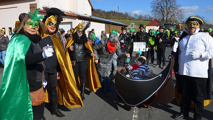Faschingszug Rosenmontag in Waldfenster Foto: Peter Rauch